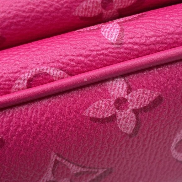 LOUIS VUITTON Maxi Pochette Accessoires Monogram Fuchsia M46161 - Picture 7 of 15